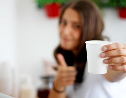 Caramont, 7 oz Pappbecher mit Holzrührstäbchen, umweltfreundlich und Einweg, hitzebeständig, für kalte und heiße Getränke aus hochwertigem Karton, ideal für Kaffee, Tee, Geburtstag usw. -400 