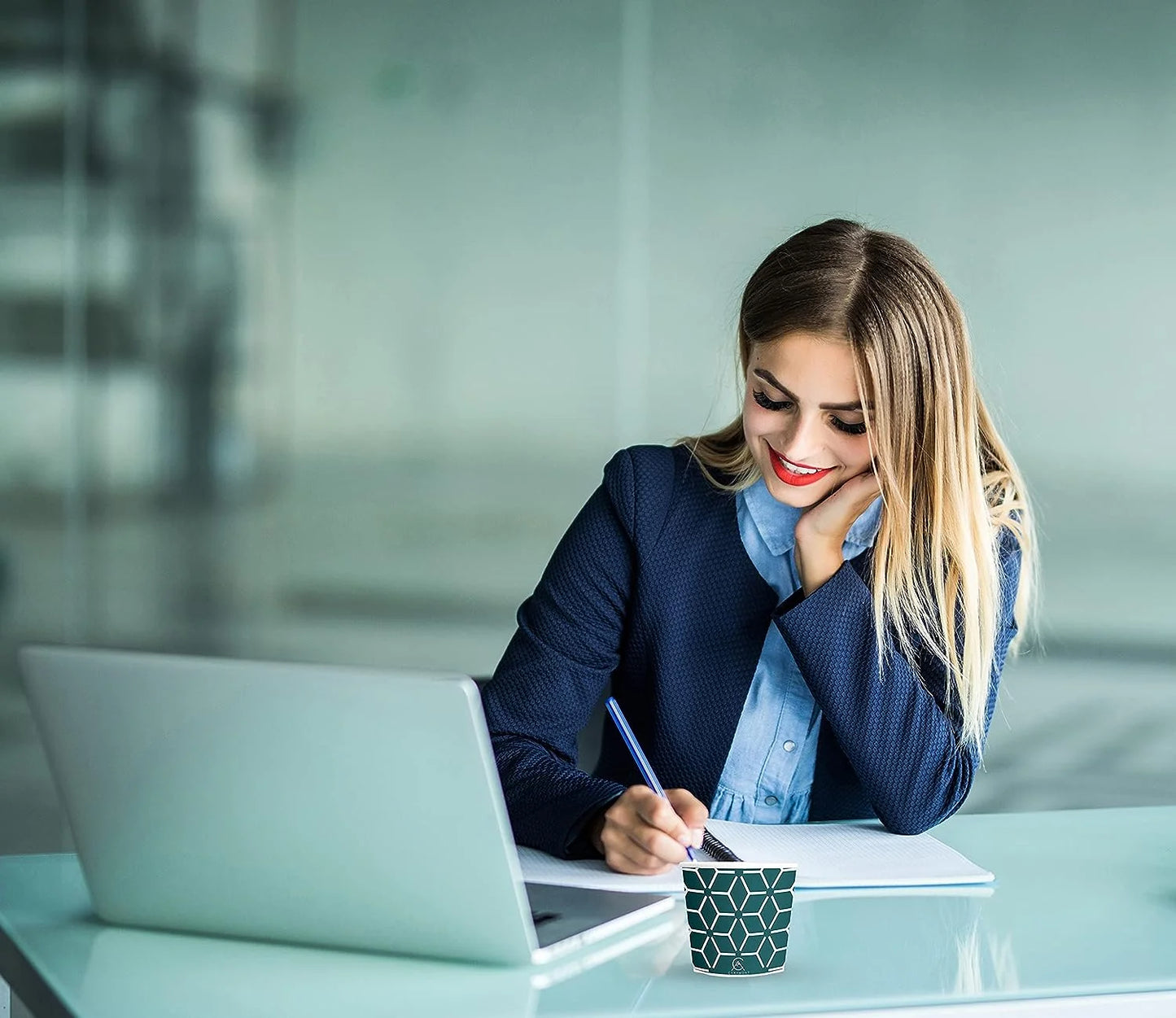 Caramont,4 Oz Espresso Gobelets en Carton avec Agitateurs en Bois,Écologique et Jetables,Résistant à la Chaleur,Carton de Qualité,Idéal pour Toutes Les Boissons Chaudes ; Café,Thé,Chocolat etc. -400