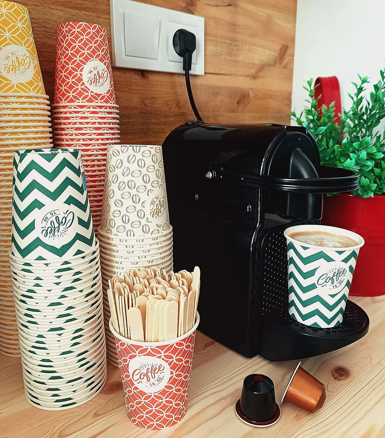 7 Oz, Multicolore Espresso Gobelets en Carton avec Agitateurs en Bois,Écologique ,Jetables,Résistant à la Chaleur,Carton de Qualité,Idéal pour Toutes Les Boissons Chaudes ;Café,Thé,Chocolat etc. -500