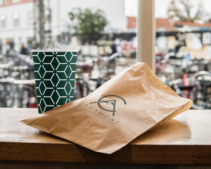 Vasos de papel Caramont de 7 oz con agitadores de madera, ecológicos y desechables, resistentes al calor, para bebidas frías y calientes en cartón de calidad, ideales para café, té, cumpleaños, etc. - 100 