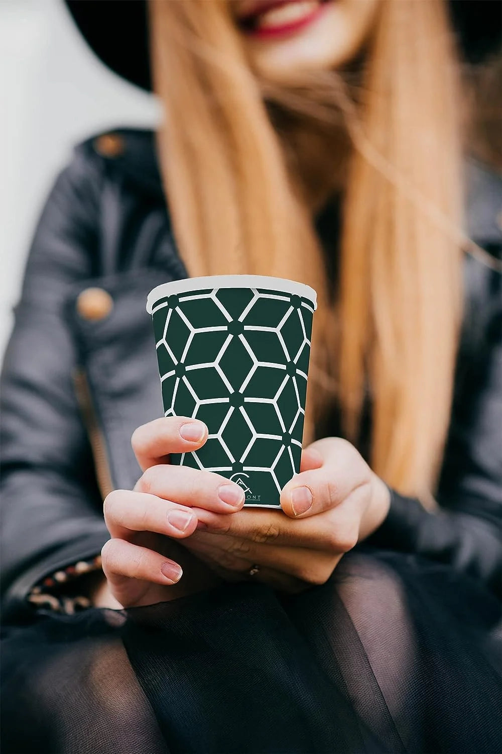 Caramont,7 Oz Gobelets en Carton avec Agitateurs en Bois,Écologique et Jetables,Résistant à la Chaleur,pour la Boisson Froide et Chaude en Carton de Qualité,Ideal pour Café,Thé,Anniversaire,etc -400