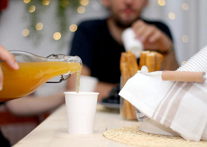 Vasos de papel de 7 oz con agitadores de madera, ecológicos y desechables, resistentes al calor, para bebidas frías y calientes, hechos de cartón de calidad, ideales para café, té, cumpleaños, etc. -200